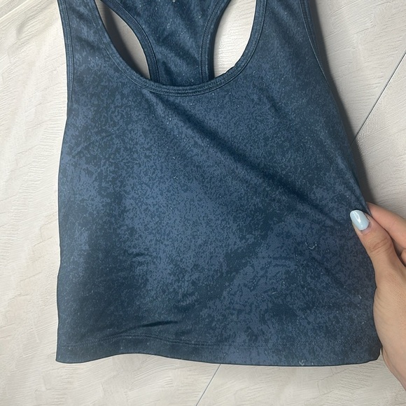 🆕 Beyond Yoga First Class Crop Tank In Distressed Navy Size small - Picture 3 of 7